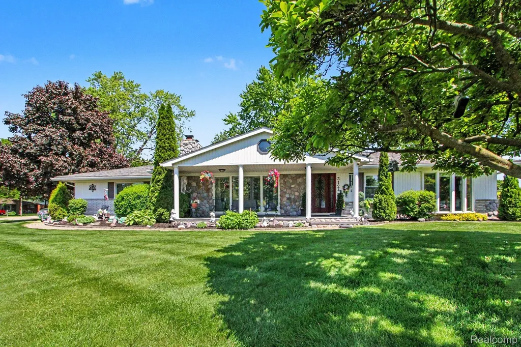 3124 Saint Jude Drive Waterford Charter Township MI 48329