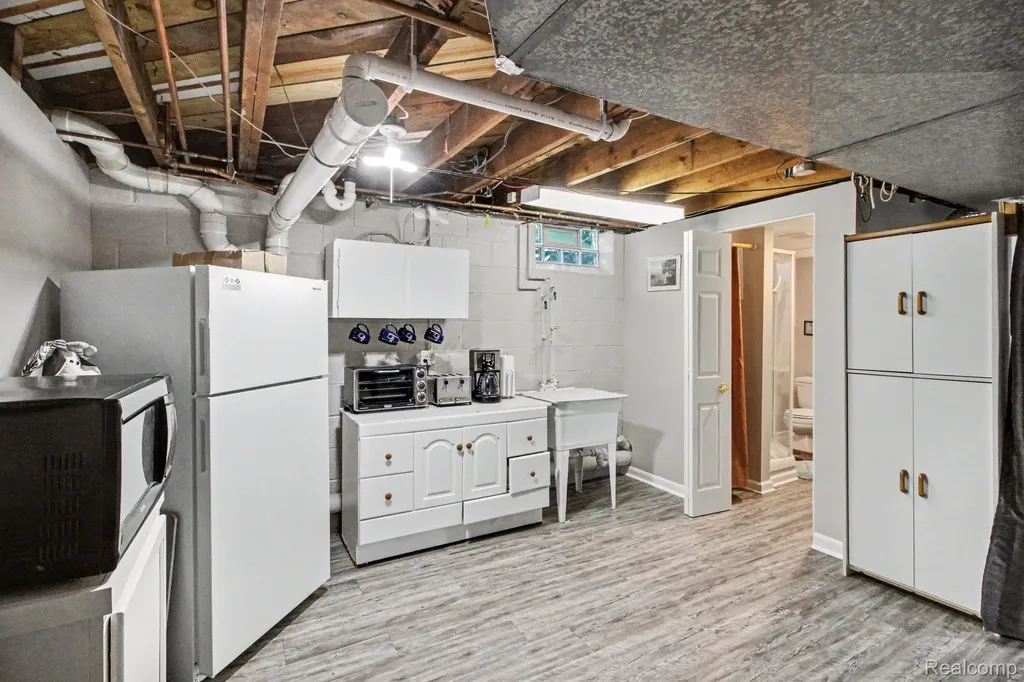 3124 Saint Jude Drive Waterford Charter Township MI 48329
