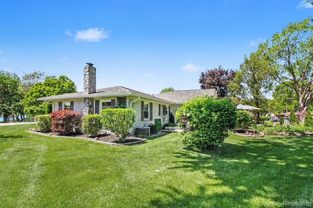 3124 Saint Jude Drive Waterford Charter Township MI 48329