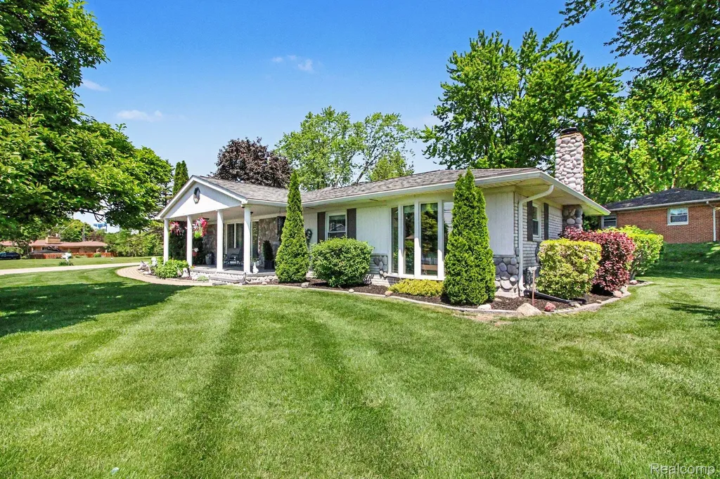 3124 Saint Jude Drive Waterford Charter Township MI 48329