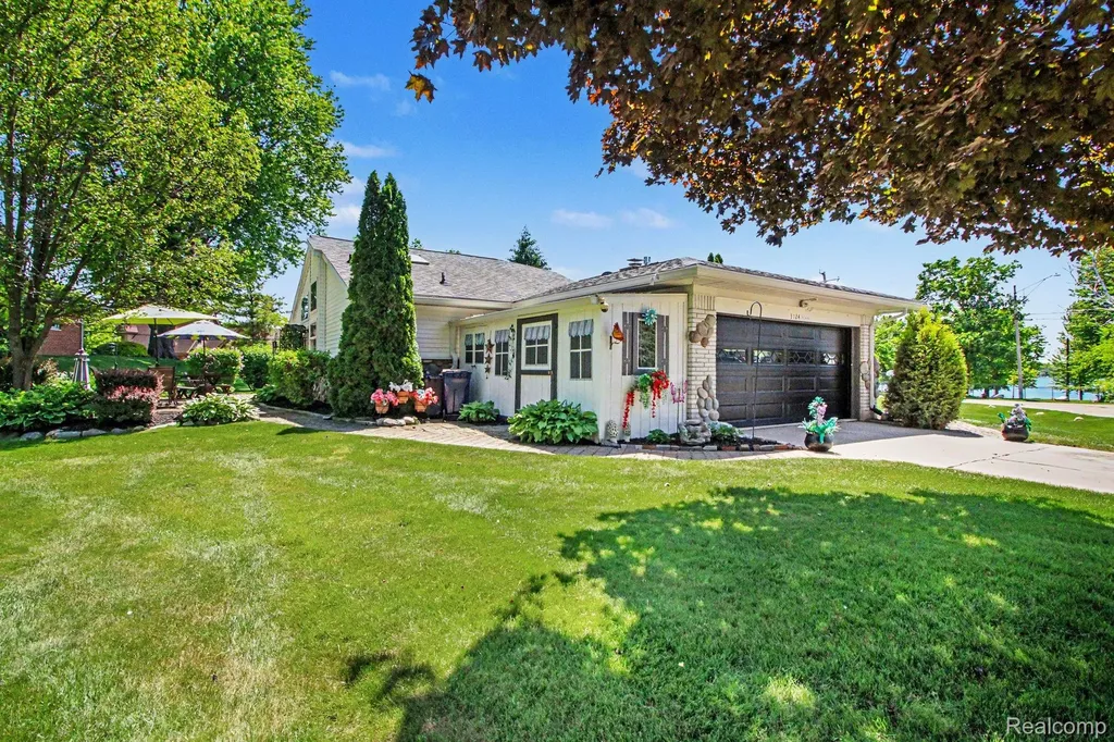3124 Saint Jude Drive Waterford Charter Township MI 48329