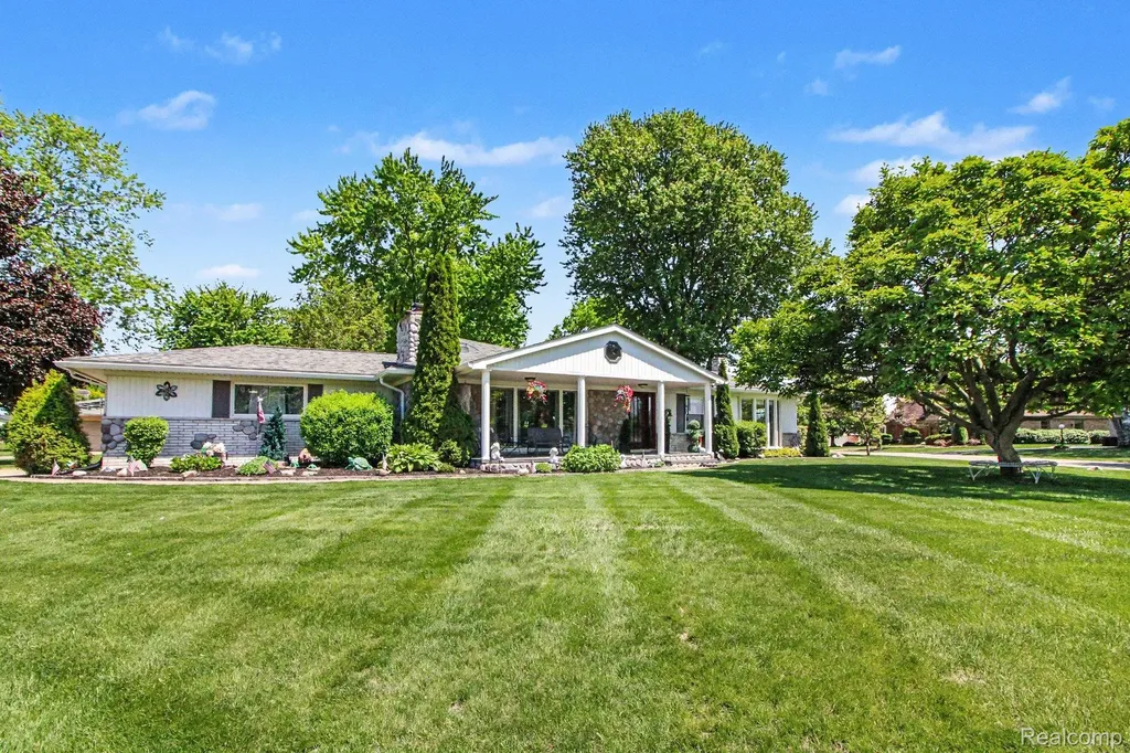 3124 Saint Jude Drive Waterford Charter Township MI 48329