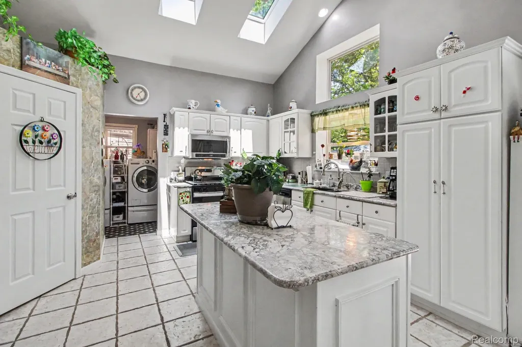 3124 Saint Jude Drive Waterford Charter Township MI 48329