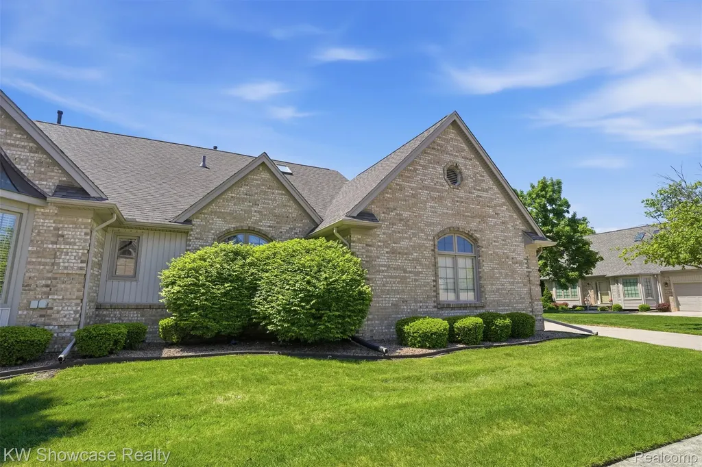 54519 Cambridge Drive Shelby Charter Township MI 48315