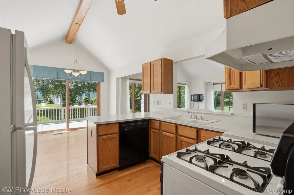 54519 Cambridge Drive Shelby Charter Township MI 48315