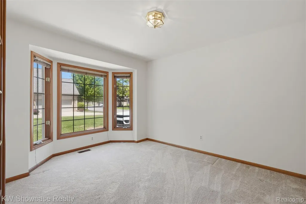54519 Cambridge Drive Shelby Charter Township MI 48315