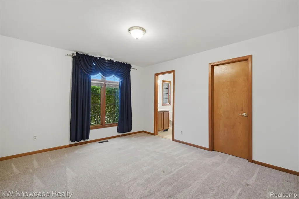 54519 Cambridge Drive Shelby Charter Township MI 48315