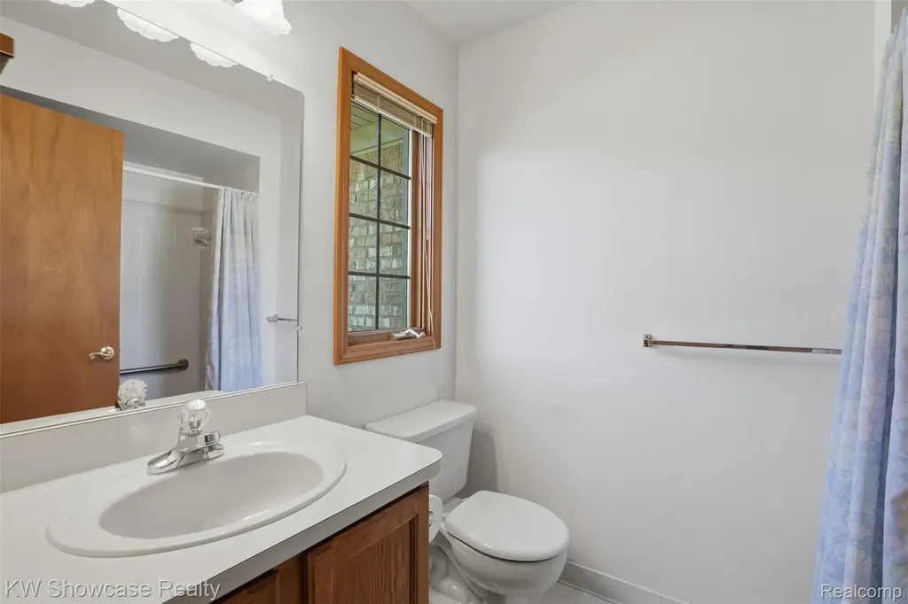 54519 Cambridge Drive Shelby Charter Township MI 48315