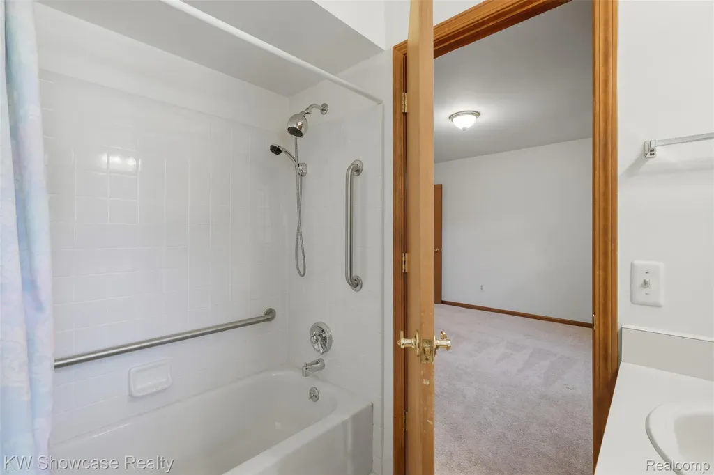 54519 Cambridge Drive Shelby Charter Township MI 48315