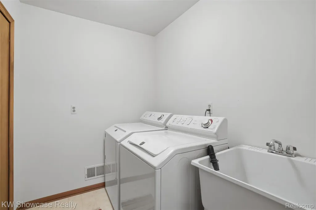 54519 Cambridge Drive Shelby Charter Township MI 48315