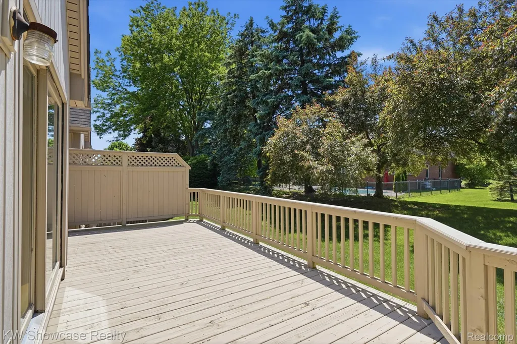54519 Cambridge Drive Shelby Charter Township MI 48315