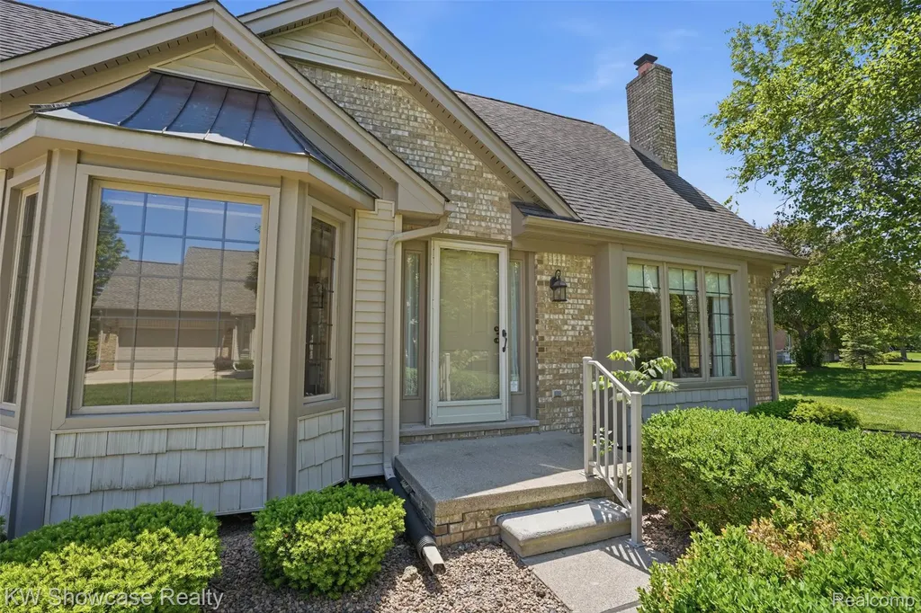 54519 Cambridge Drive Shelby Charter Township MI 48315