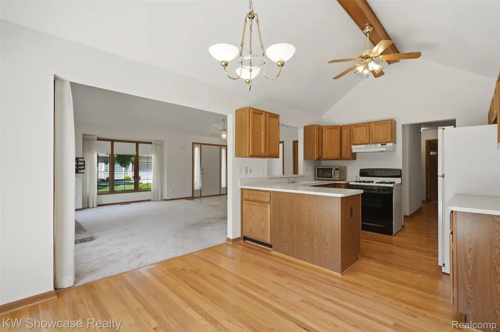 54519 Cambridge Drive Shelby Charter Township MI 48315