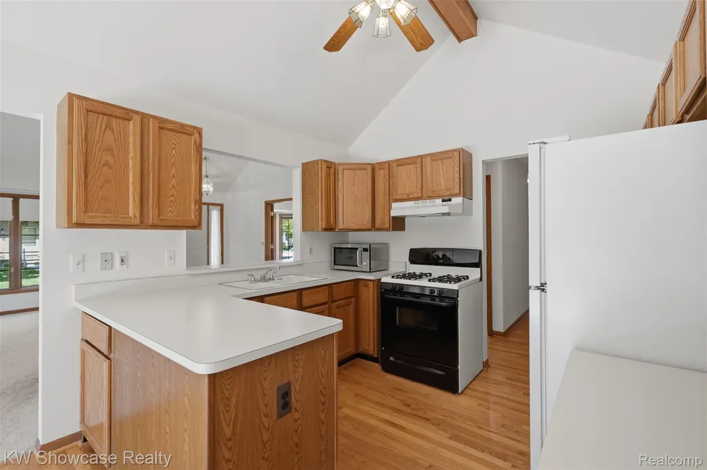 54519 Cambridge Drive Shelby Charter Township MI 48315