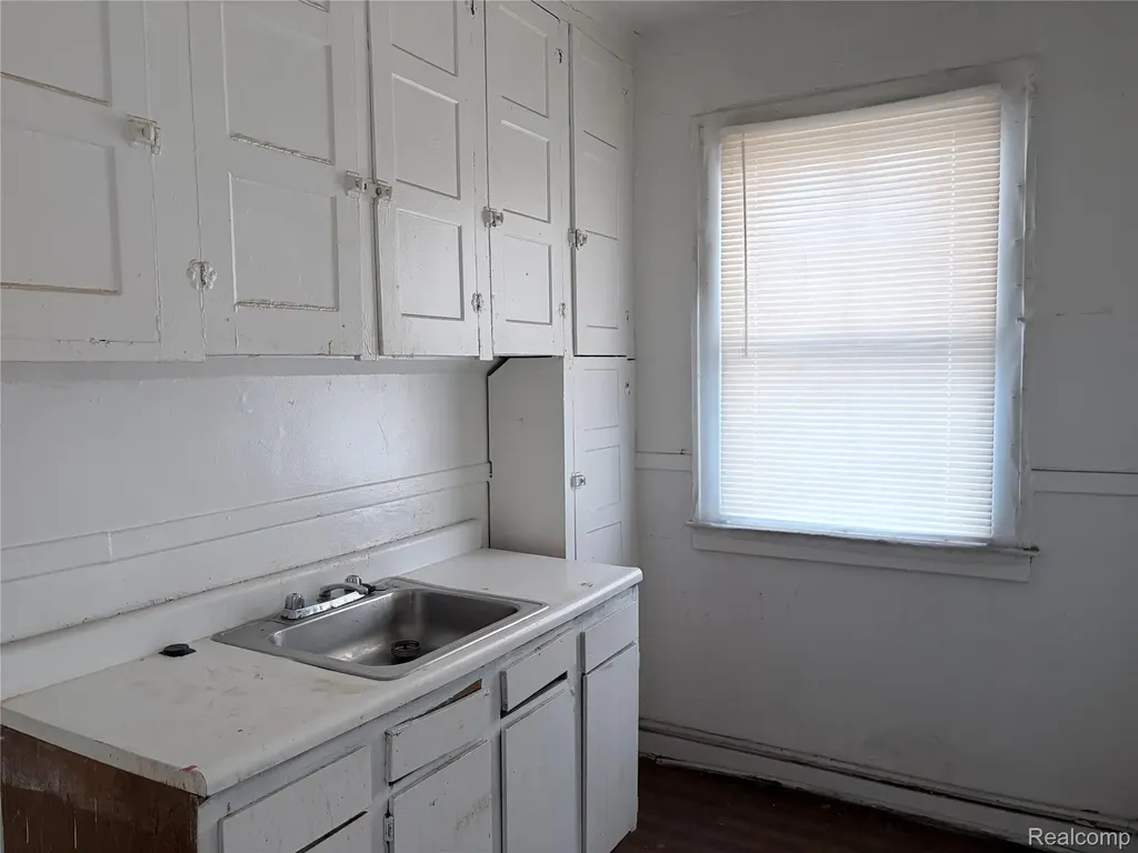 6324 Burlingame Street Detroit City MI 48204