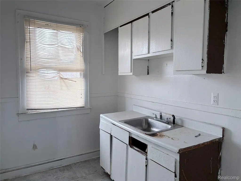 6324 Burlingame Street Detroit City MI 48204