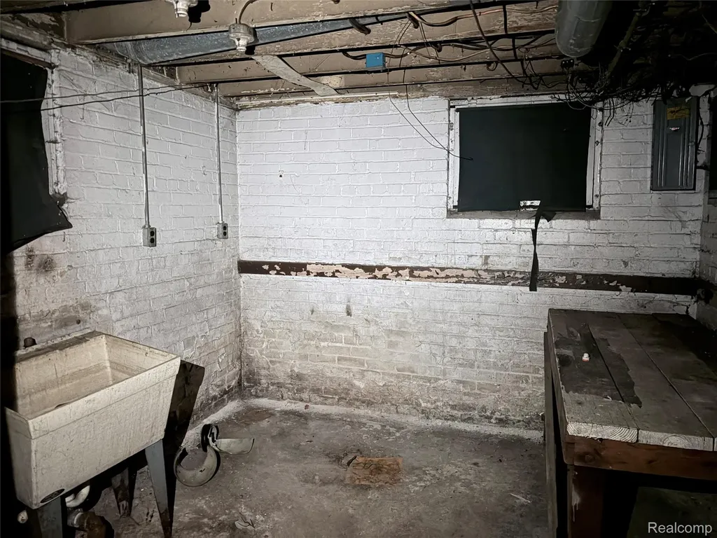 6324 Burlingame Street Detroit City MI 48204