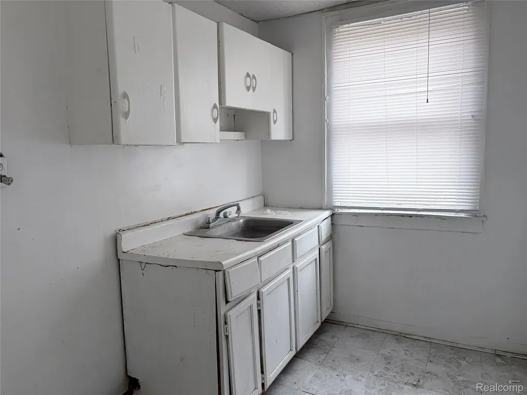 6324 Burlingame Street Detroit City MI 48204