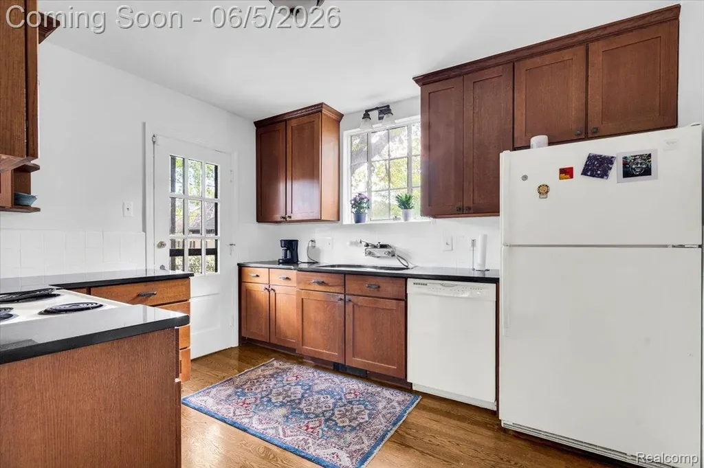 18674 Gainsborough Road Detroit City MI 48223