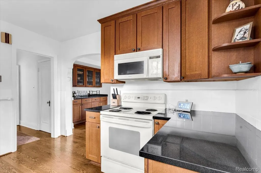 18674 Gainsborough Road Detroit City MI 48223