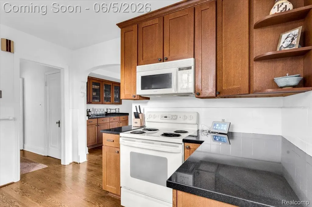 18674 Gainsborough Road Detroit City MI 48223