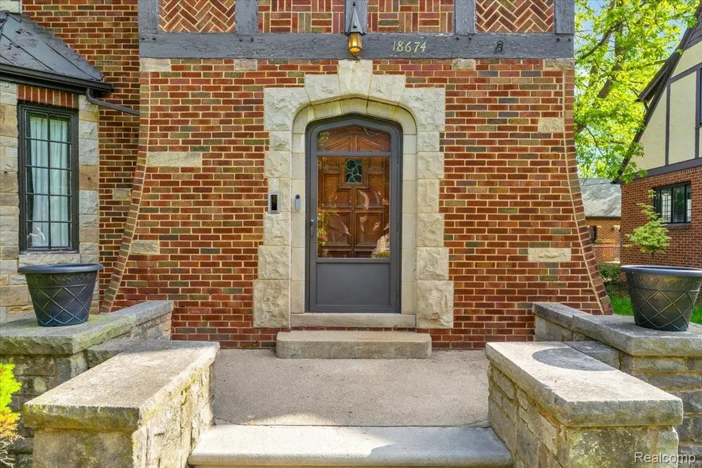 18674 Gainsborough Road Detroit City MI 48223