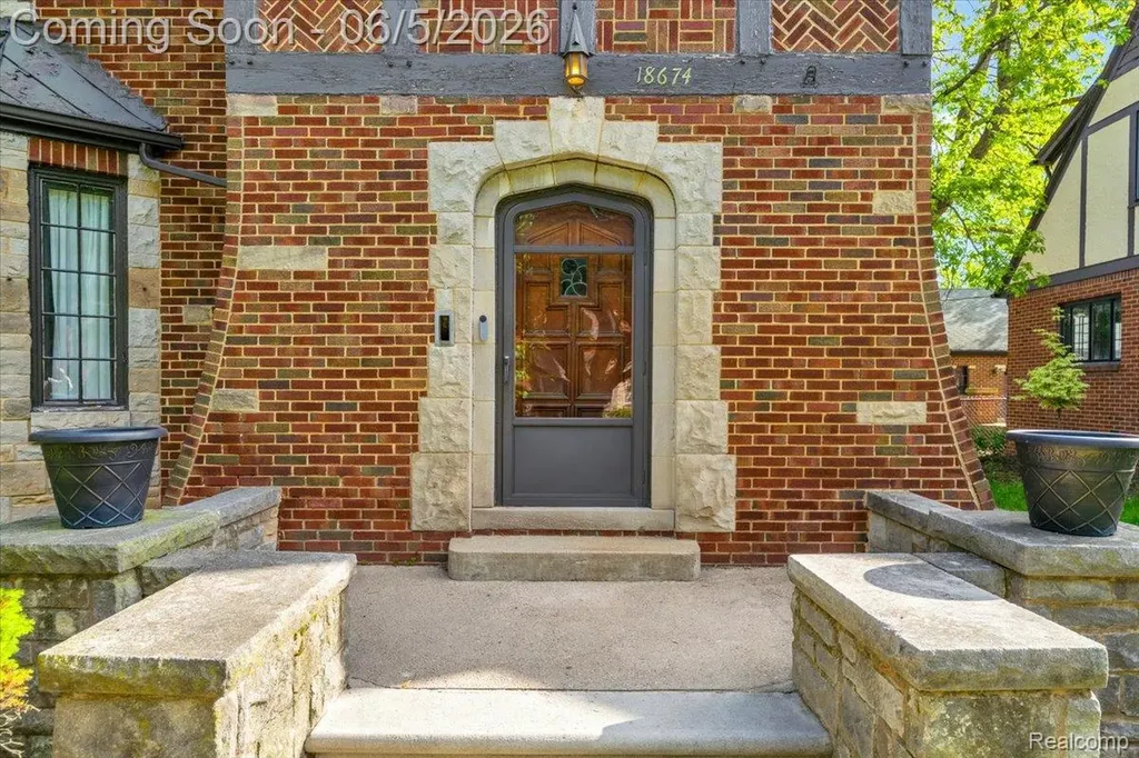 18674 Gainsborough Road Detroit City MI 48223