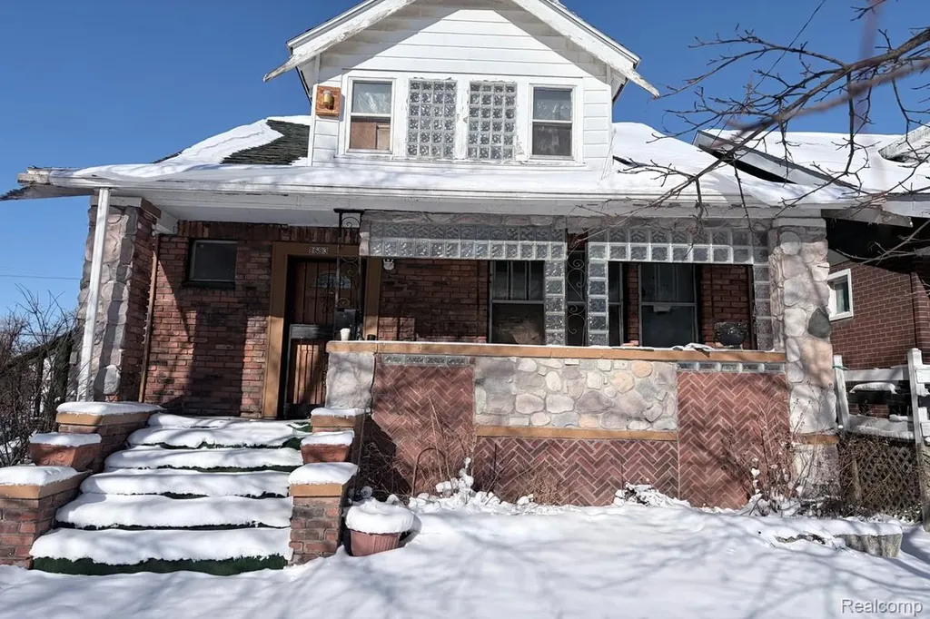 8693 Woodlawn Street Detroit City MI 48213