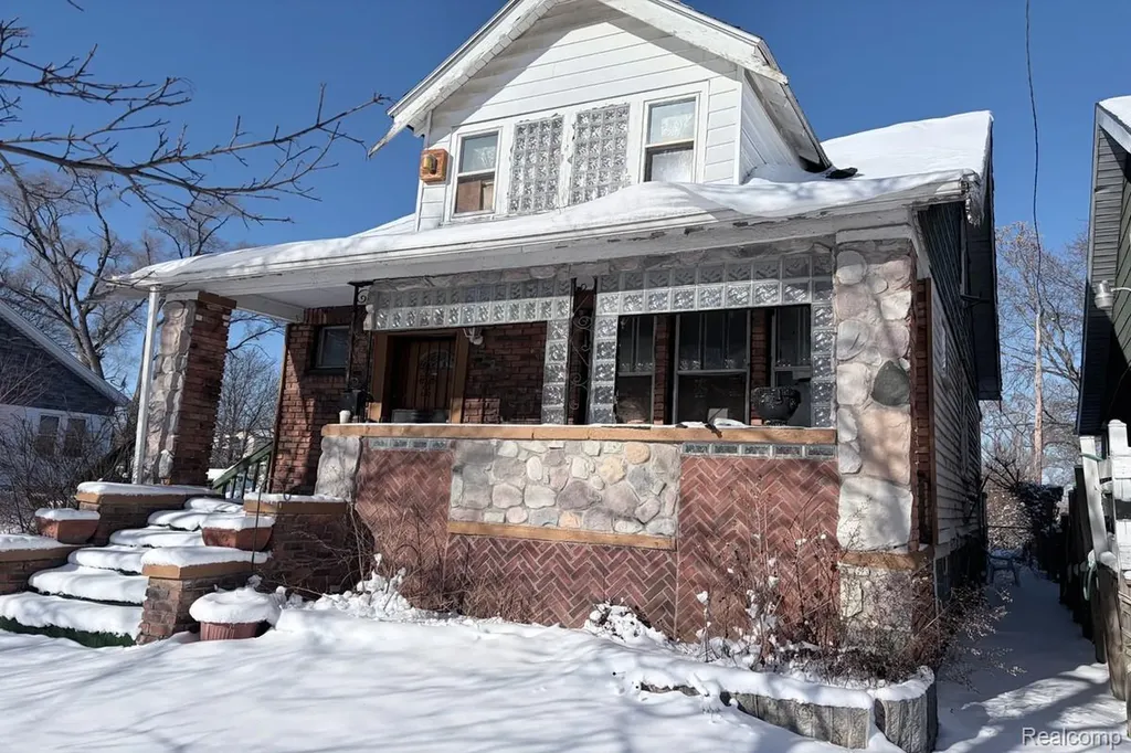 8693 Woodlawn Street Detroit City MI 48213