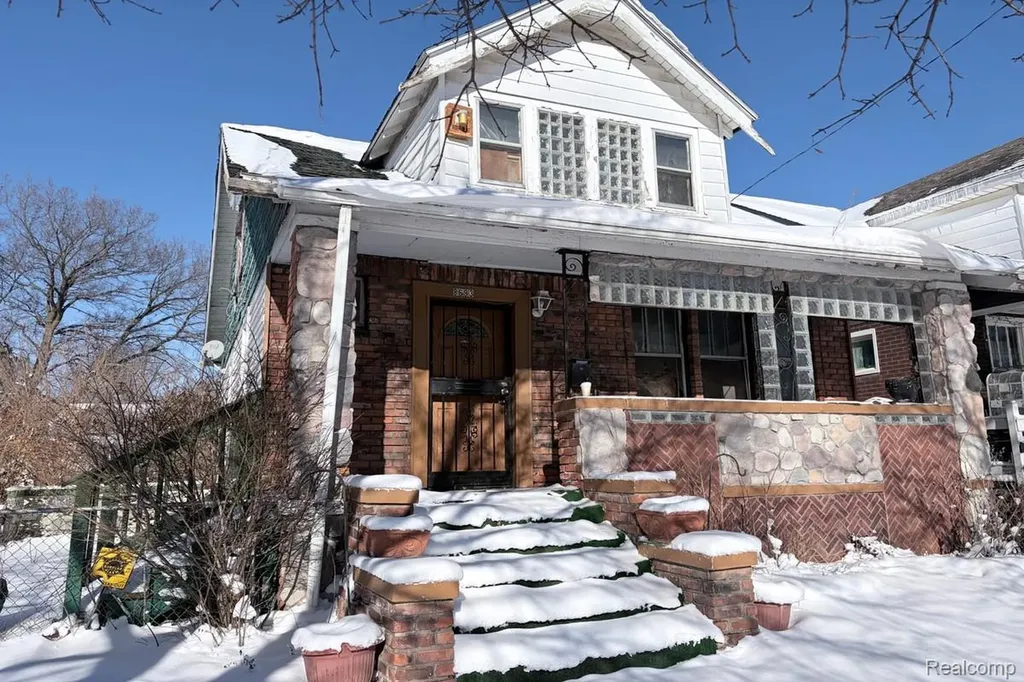 8693 Woodlawn Street Detroit City MI 48213