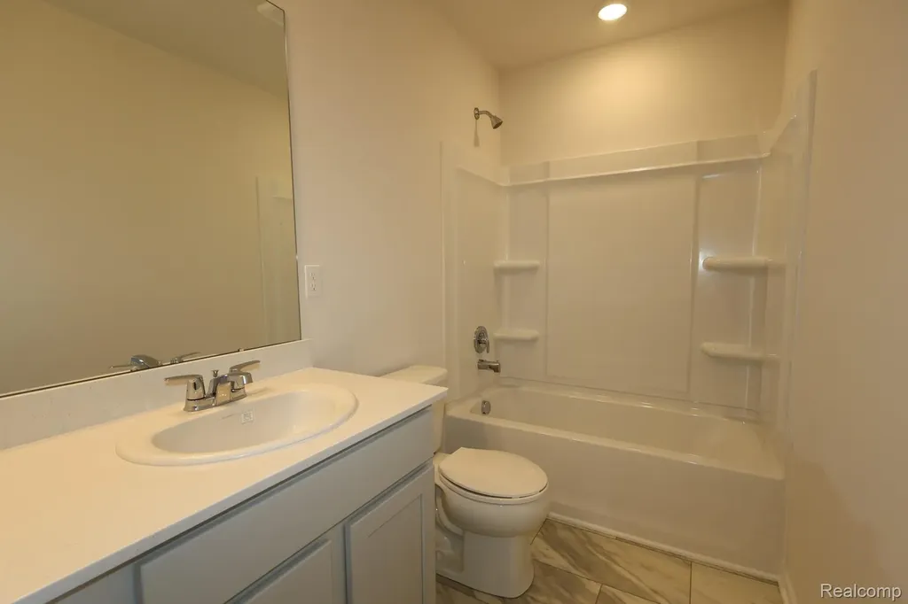 362 Hidden River W Holly Township MI 48442