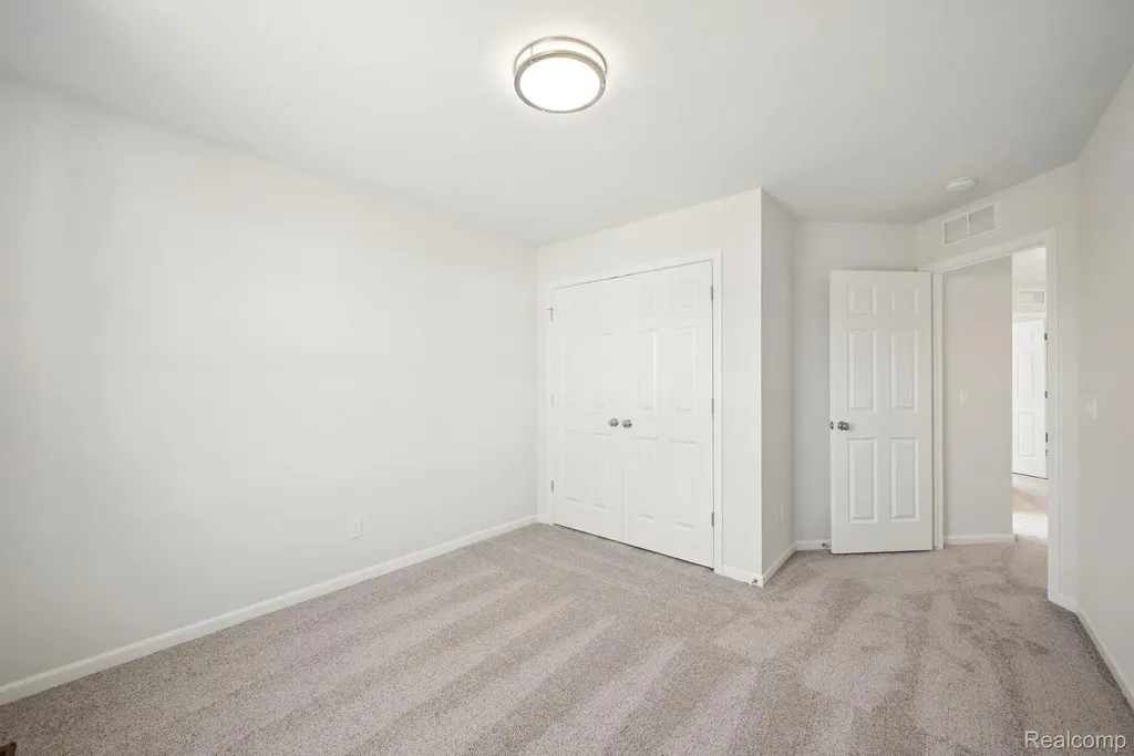 362 Hidden River W Holly Township MI 48442