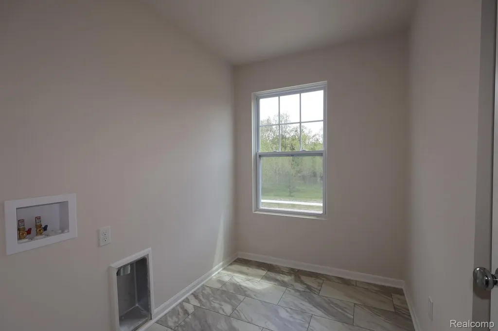 362 Hidden River W Holly Township MI 48442
