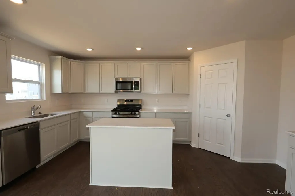 362 Hidden River W Holly Township MI 48442