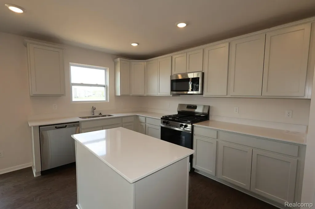 362 Hidden River W Holly Township MI 48442
