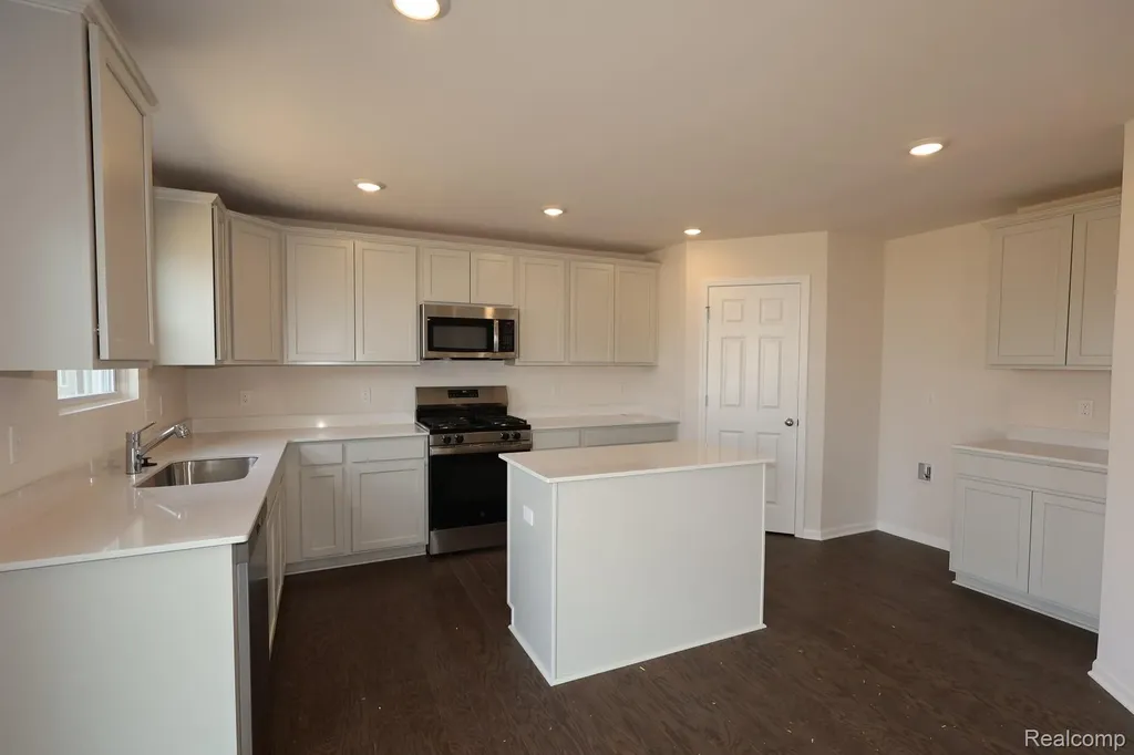 362 Hidden River W Holly Township MI 48442