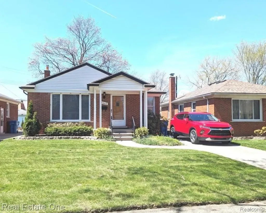 8443 Riverdale Street Dearborn Heights City MI 48127