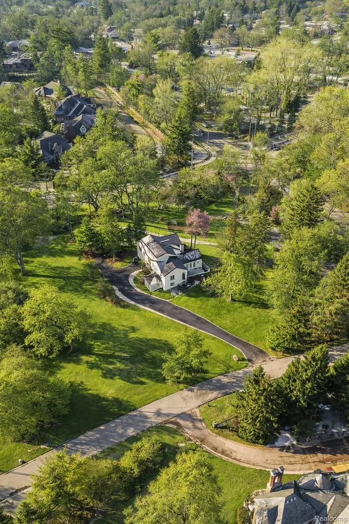 1355 Orchard Ridge Road Bloomfield Charter Township MI 48304