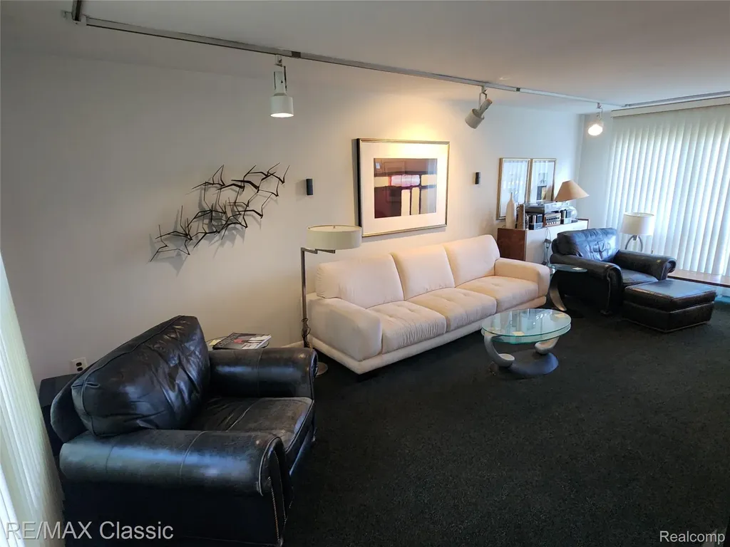 6965 N Adams Road Bloomfield Charter Township MI 48304