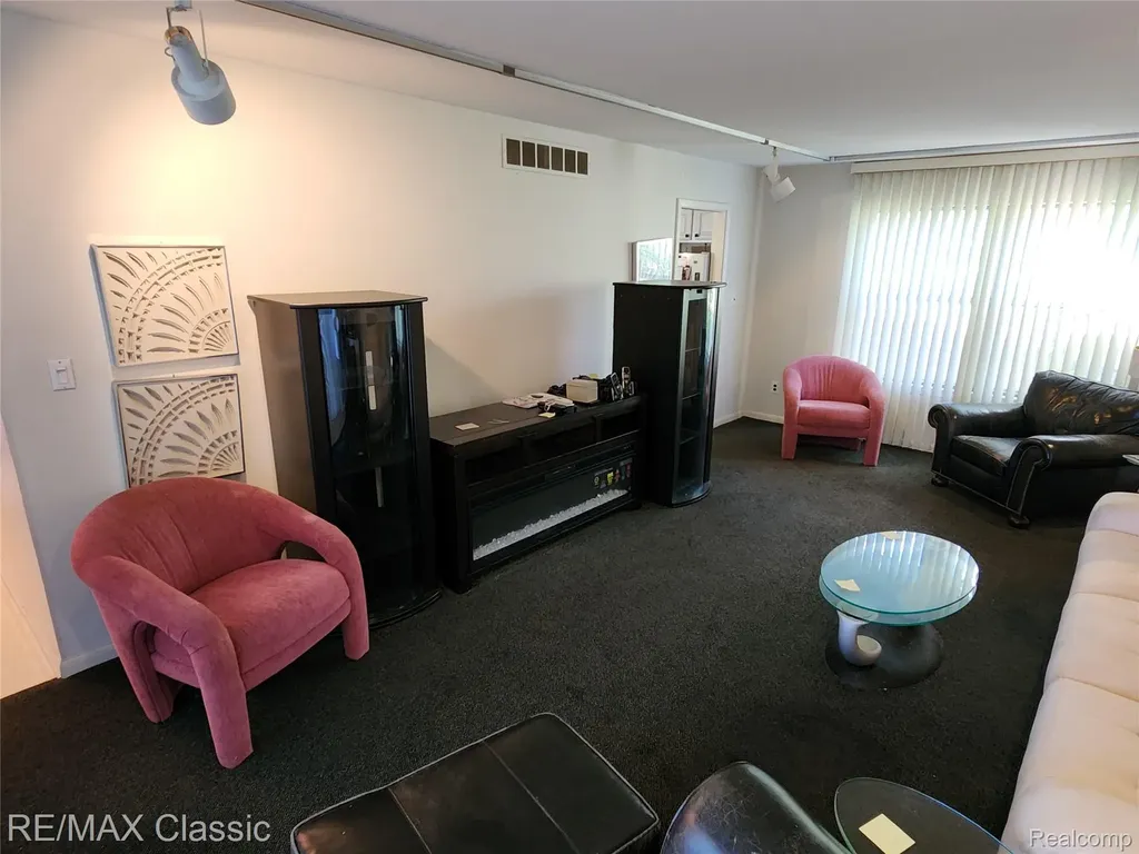 6965 N Adams Road Bloomfield Charter Township MI 48304