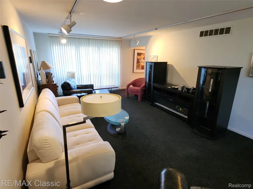 6965 N Adams Road Bloomfield Charter Township MI 48304