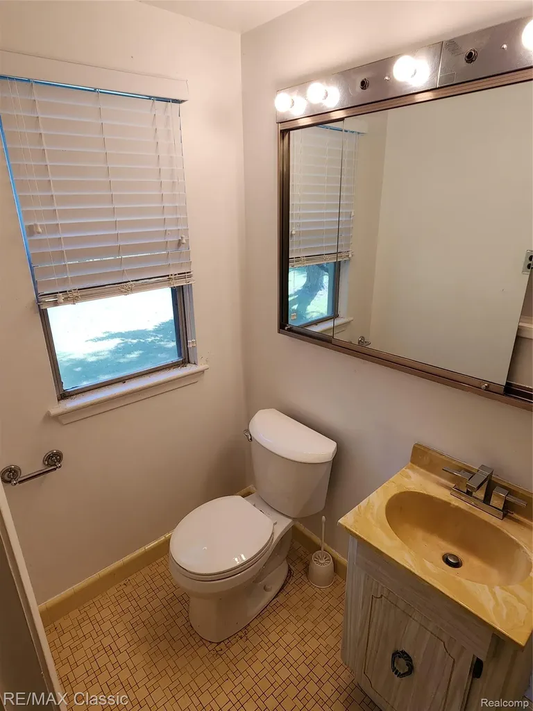 6965 N Adams Road Bloomfield Charter Township MI 48304