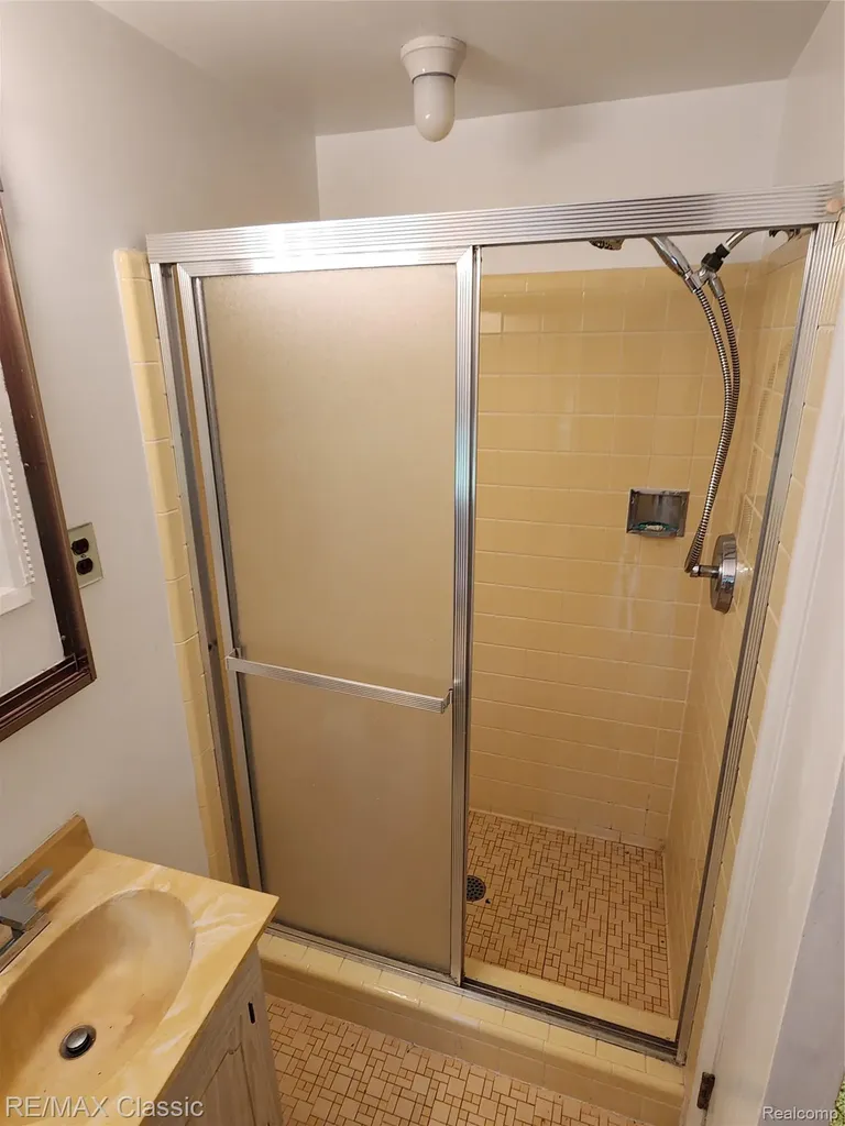 6965 N Adams Road Bloomfield Charter Township MI 48304