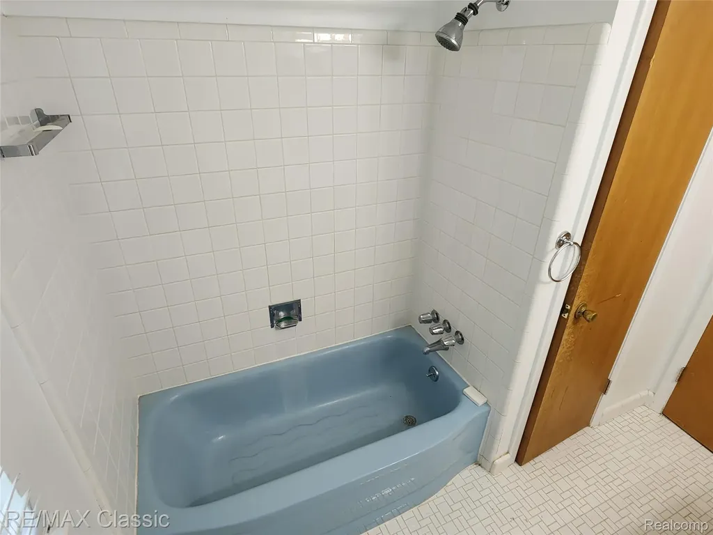 6965 N Adams Road Bloomfield Charter Township MI 48304