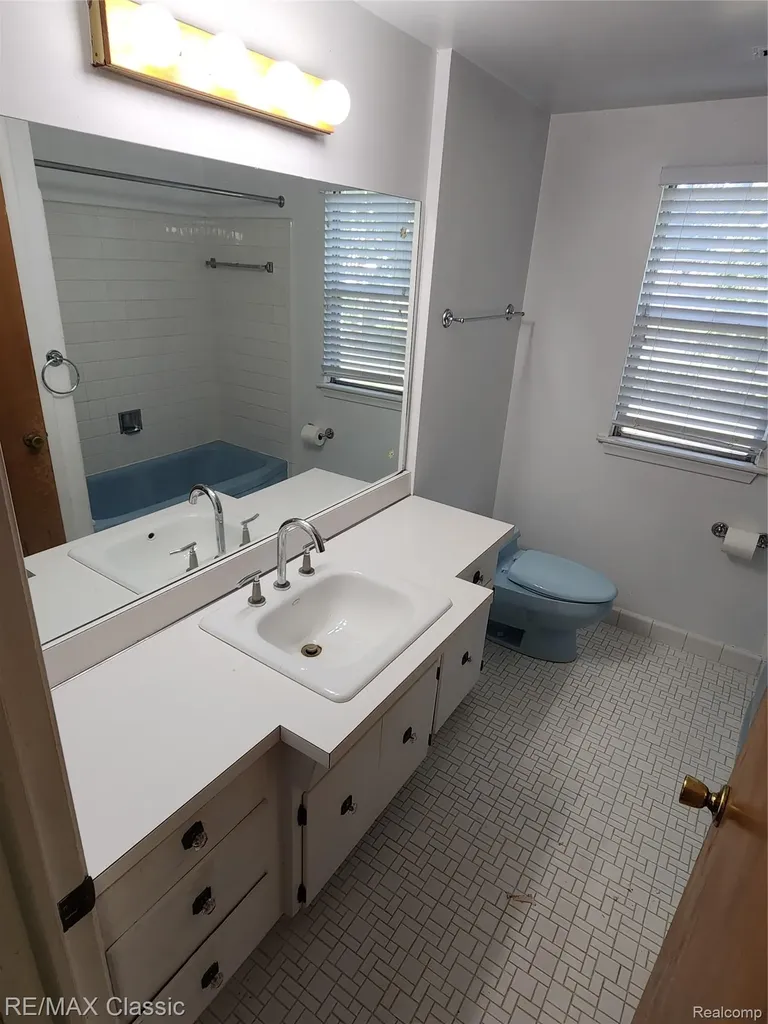 6965 N Adams Road Bloomfield Charter Township MI 48304