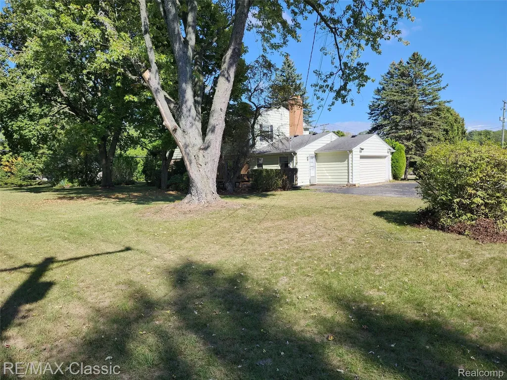 6965 N Adams Road Bloomfield Charter Township MI 48304