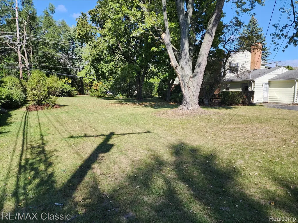 6965 N Adams Road Bloomfield Charter Township MI 48304
