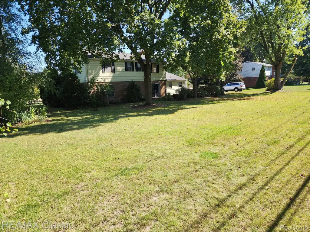 6965 N Adams Road Bloomfield Charter Township MI 48304