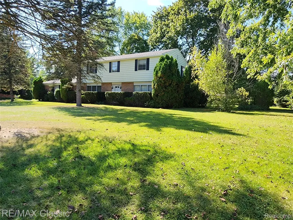 6965 N Adams Road Bloomfield Charter Township MI 48304