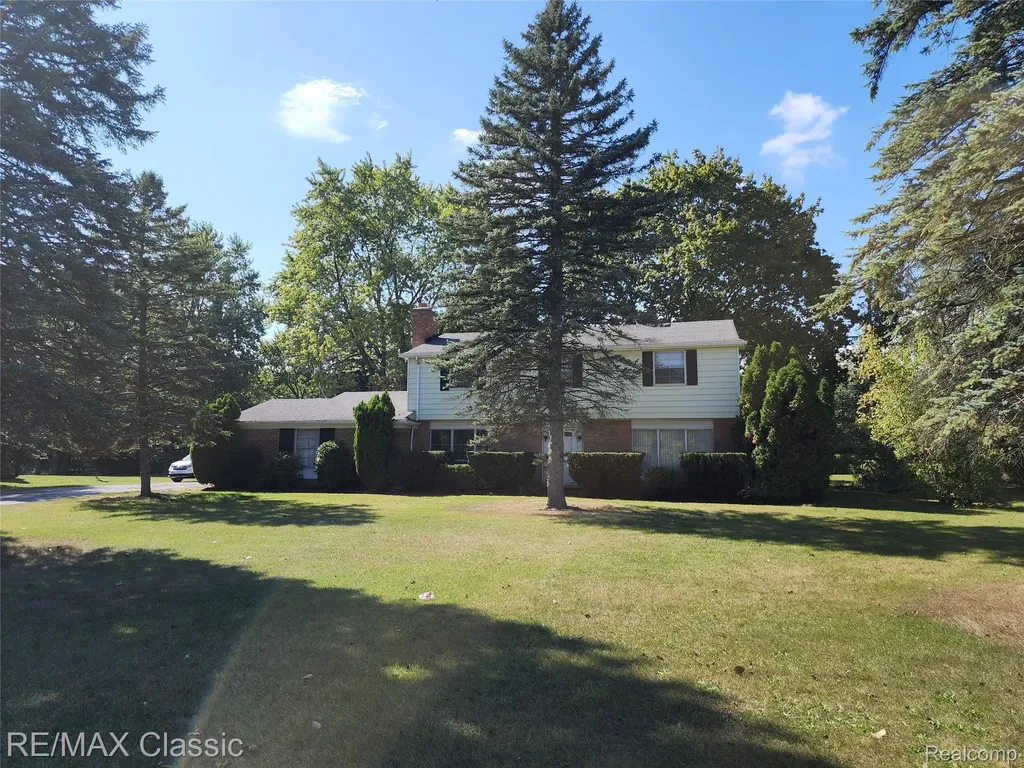 6965 N Adams Road Bloomfield Charter Township MI 48304